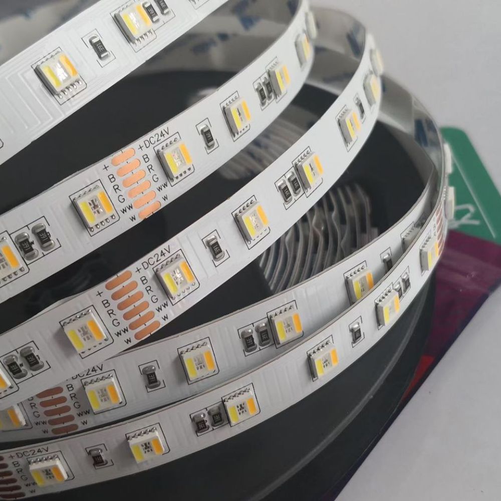 Slimme RGBCW 5-in-1 LED stripv - Interior Design Output recensie en prijs